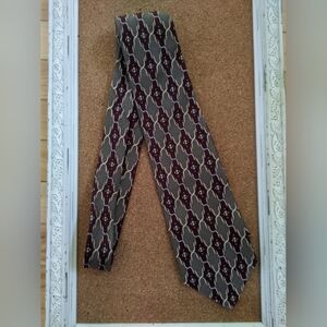 Geoffrey Beene necktie